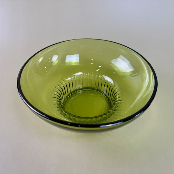 Vintage Mid-Century Bowl | Avocado Green Glass | Ribbed Base 6.75" - Picture 10 of 12